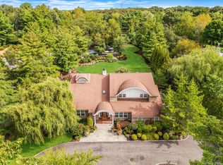 43 Cabriolet Ln, Melville, NY 11747
