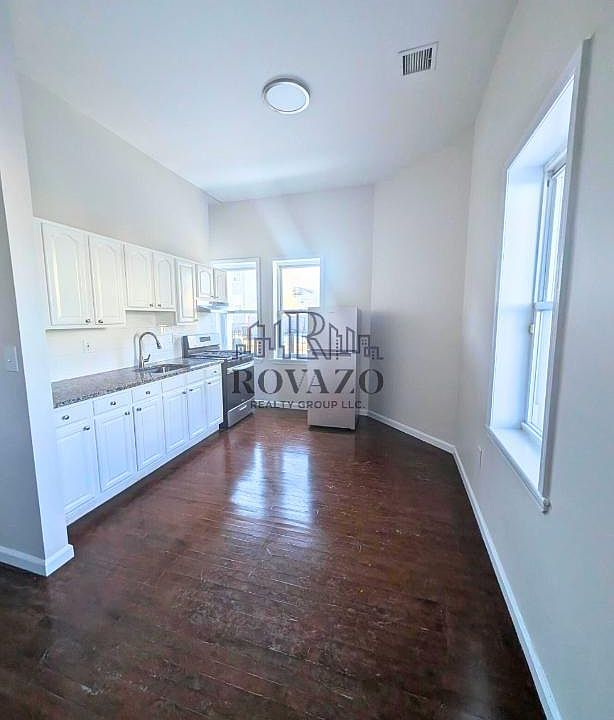 1st image of 546-554 Prospect St APT 5