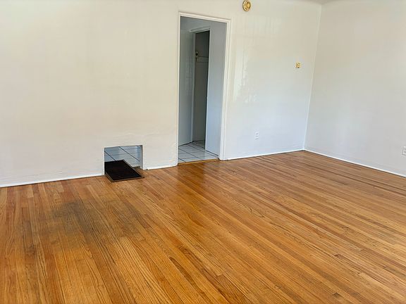 4th image of 409 Sycamore St SE Unit A