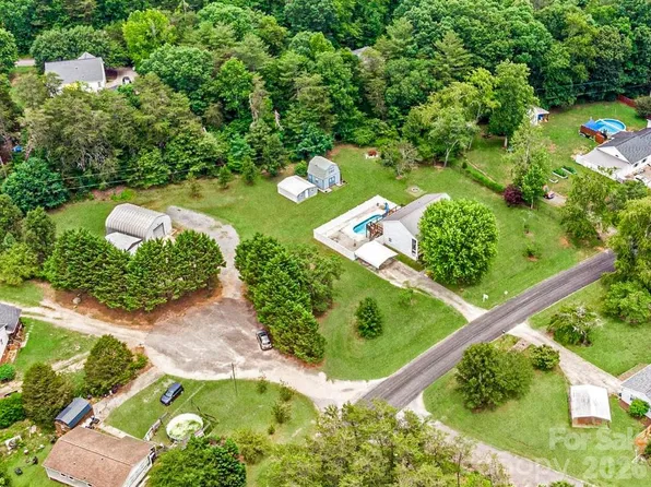 2681 Tumbleweed Dr, Lenoir, NC 28645