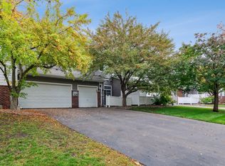 17971 Cobblestone Way, Eden Prairie, MN 55347