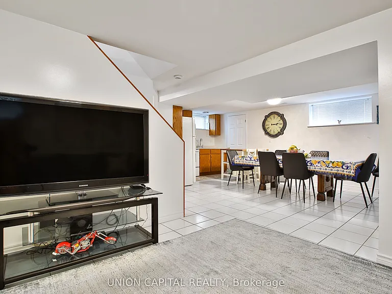 12 Newton Dr — Photo 17