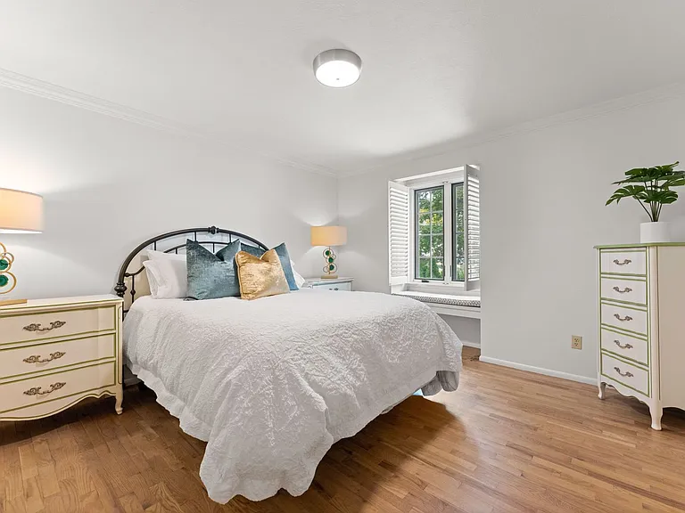990 W Parkhill Dr — Photo 58