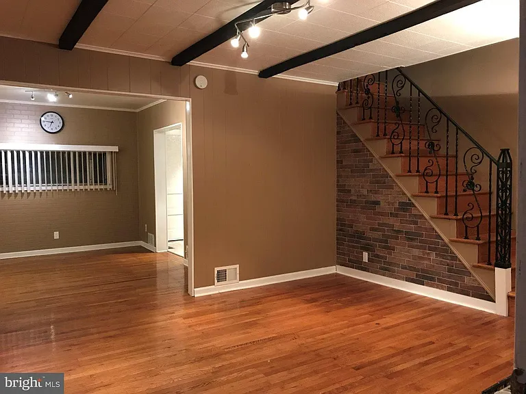 7219 Guyer Ave — Photo 1