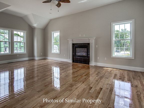 5th image of 1087 Salem St
