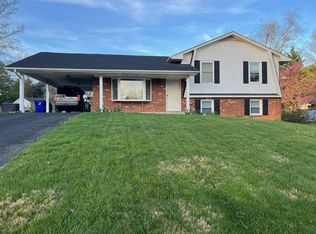 1105 Golfview Dr, Blacksburg, VA 24060