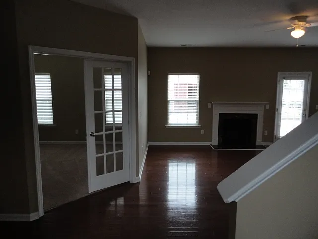 1010 Golden Crest Dr — Photo 6