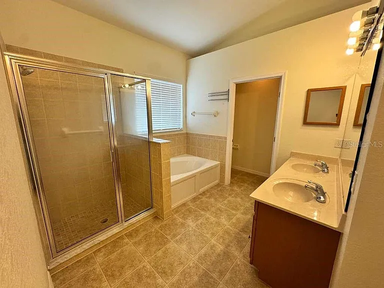 221 Towerview Dr E — Photo 13