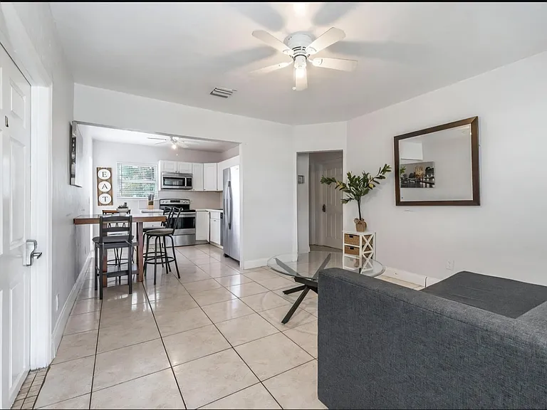 3401 SW 48th Ave — Photo 5