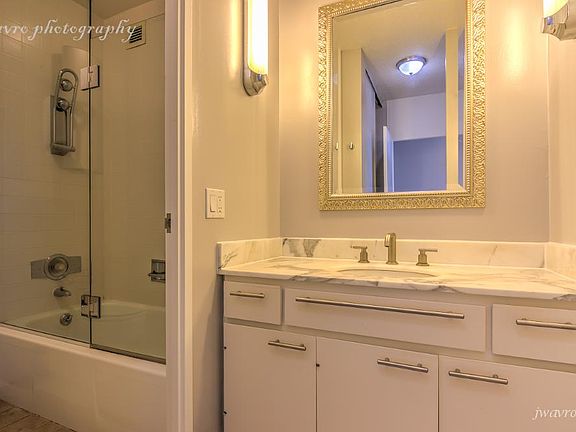 5th image of 999 Green St APT 1003