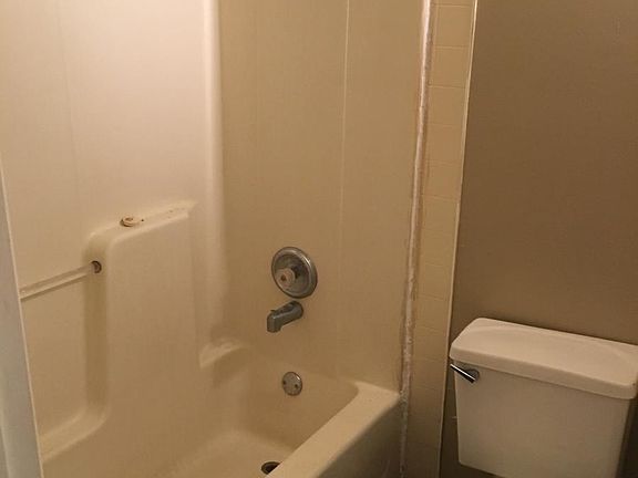 5th image of 104 E 7th St APT 5