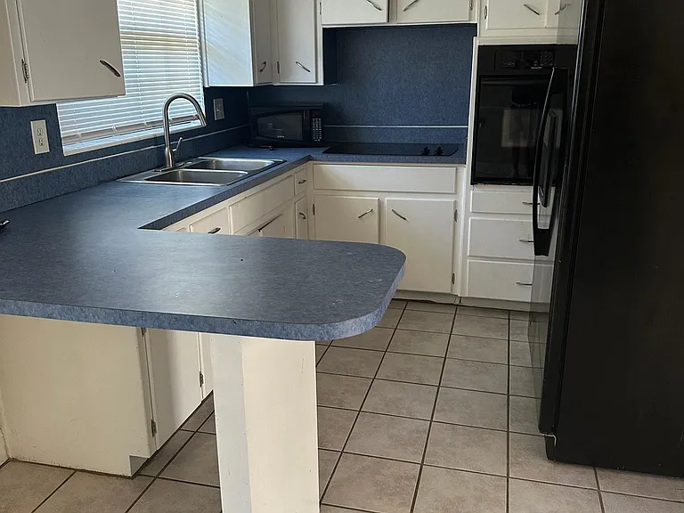 133 Owen Cir N — Photo 1