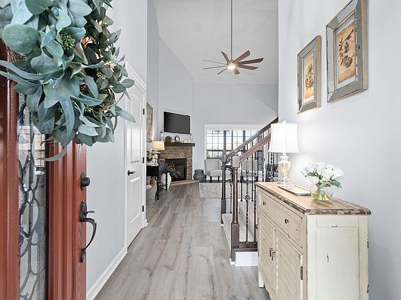 3rd image of 201 Dorchester Cir