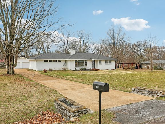 2nd image of 2929 Stanwyck Dr