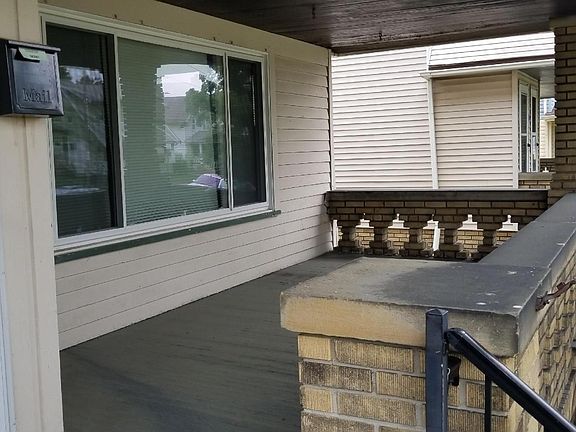 3rd image of 3699 W 136th St