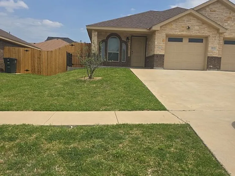 5506 Settlers Ct #A-B — Photo 1