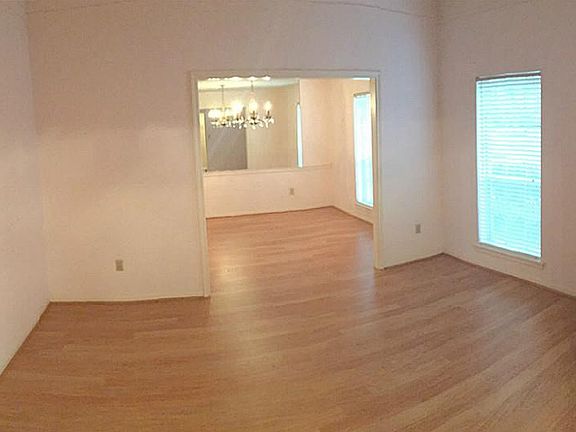4th image of 4118 Clovernook Ln