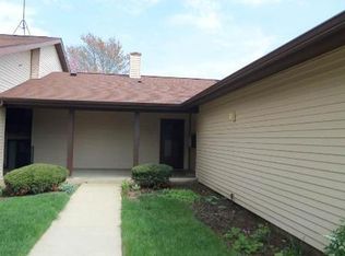414 Waters Edge Dr APT A, McHenry, IL 60050