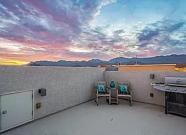 3 bed, 3.5 bath, 2020 sqft, $2,250 — Photo 3