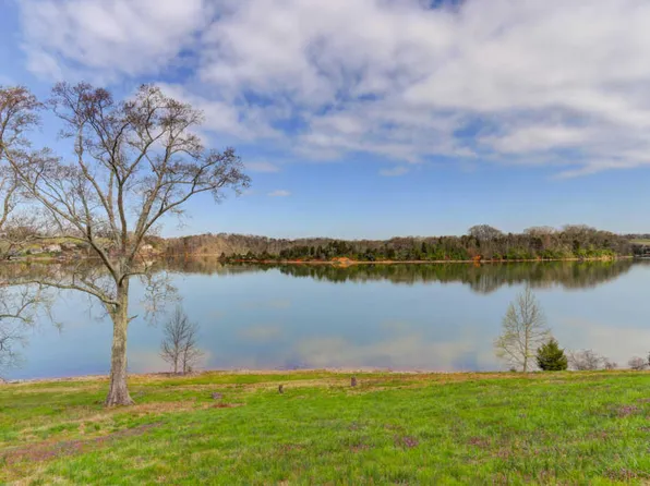 3825 Compass Pointe Dr, Louisville, TN 37777