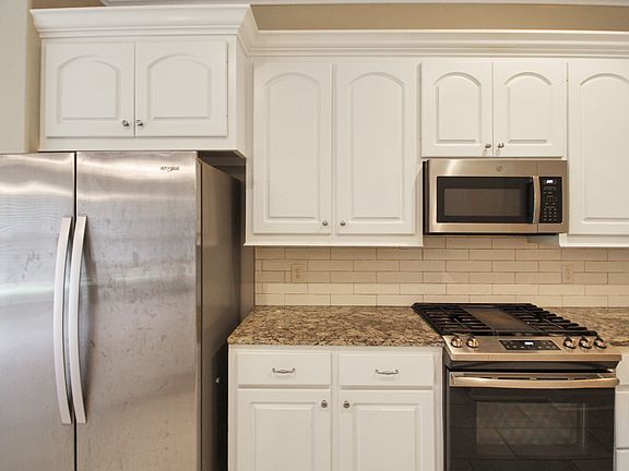 4th image of 203 Buttonwood Ln