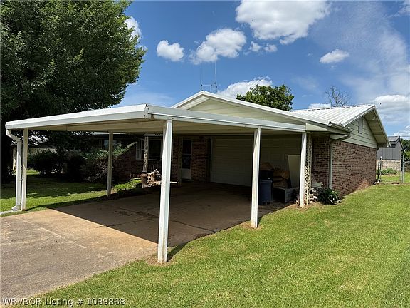 2nd image of 206 Maple Dr