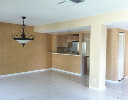 4th image of 1000 US Highway 1 #664