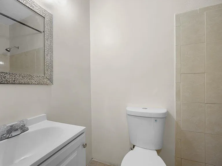 5540 Lakewood Cir S #F — Photo 34