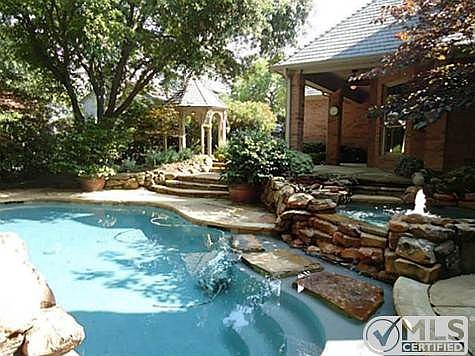 2nd image of 3914 Fox Glen Dr