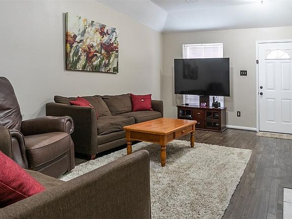 3rd image of 26954 Crown Haven Dr