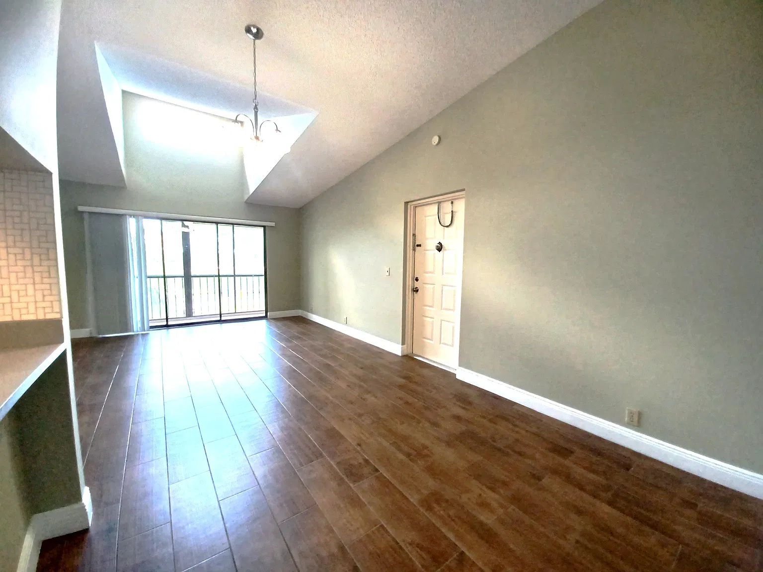2 bed, 1064 sqft, $1,800 — Photo 1