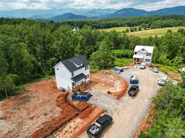 491 S Vineyard Village Dr, Old Fort, NC 28762