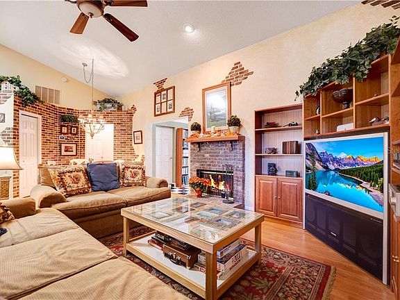 3rd image of 1362 Dutch Elm Dr
