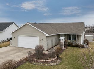 1568 Hillsdale Ct, Neenah, WI 54956