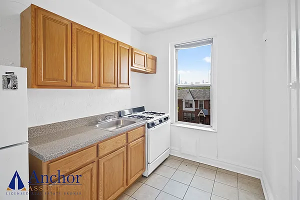 Rented by Anchor Associates | media 10