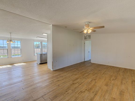 3rd image of 205 Beach Rd