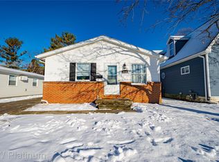 1733 Whipple St, Port Huron, MI 48060