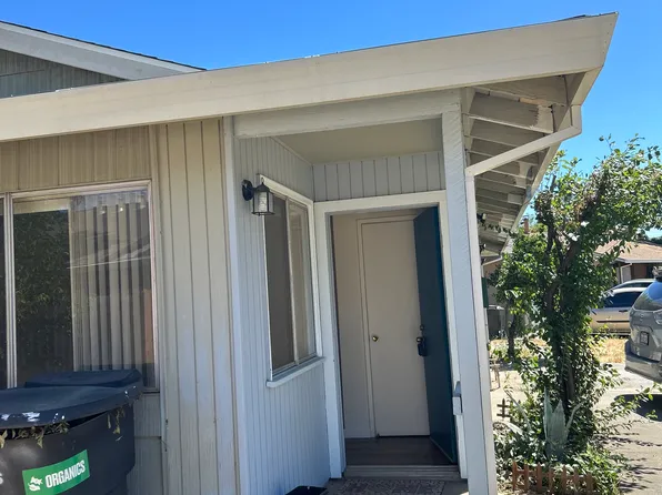 9096 Salmon Falls Dr, Sacramento, CA 95826