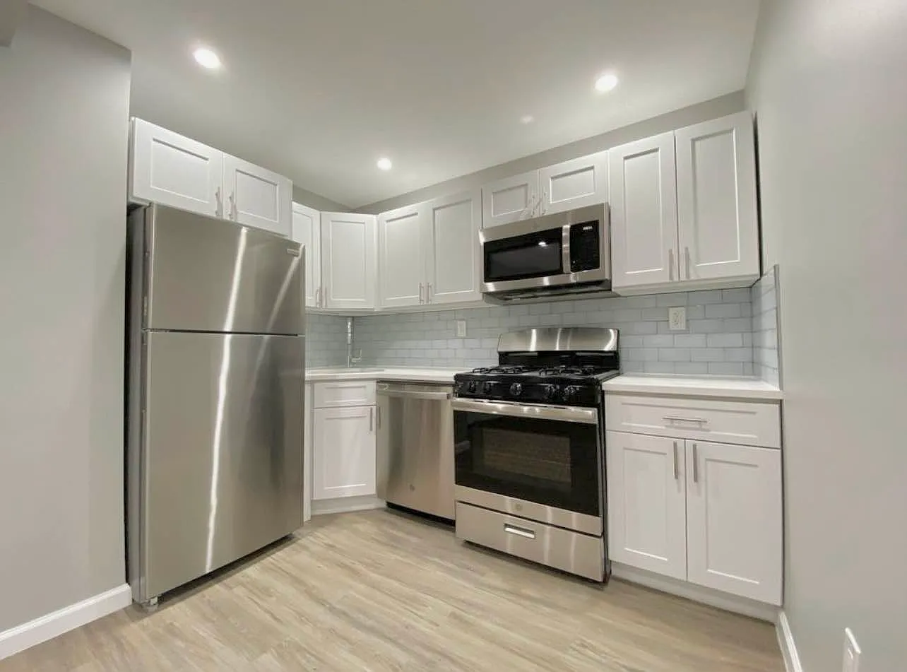 1072 Woodcrest Avenue — Photo 1