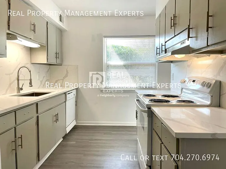 9135 Spyglass Pl #D — Photo 2