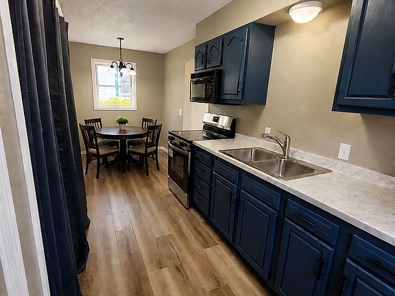 5th image of 147 W Holly St