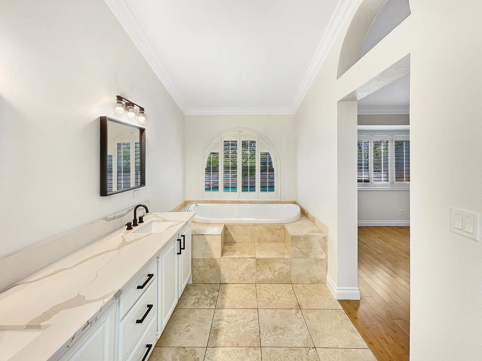 4 bed, 2.5 bath, 2593 sqft, $3,695 — Photo 3