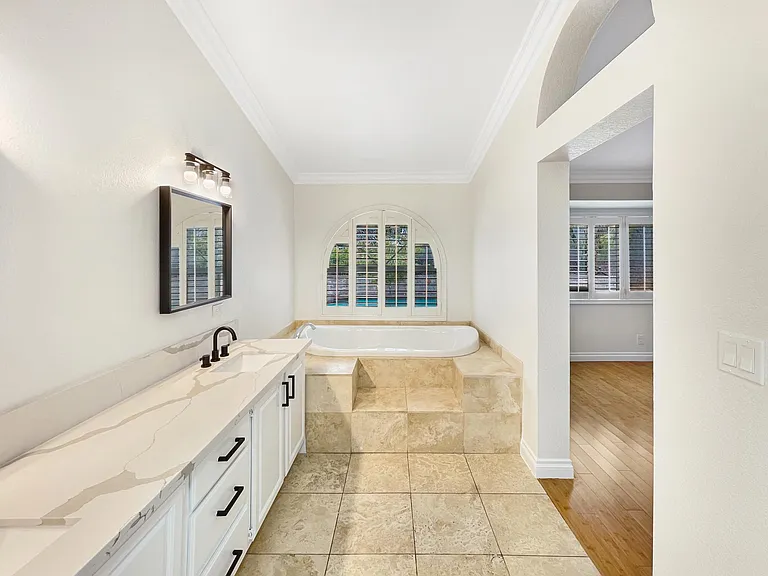 9904 Barrier Reef Dr — Photo 3