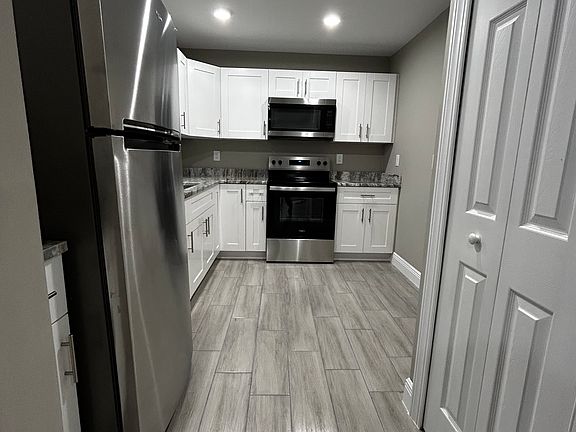 3rd image of 325 N 14th St
