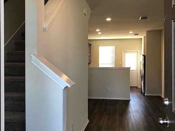 4th image of 424 Stone Water Ln