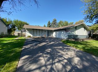 333 Lancelot Way, Bolingbrook, IL 60440