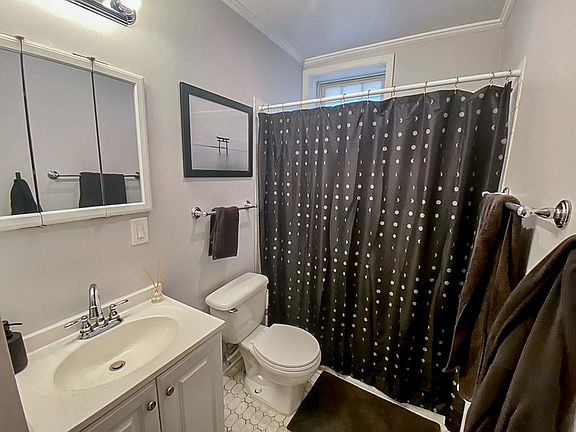 4th image of 3714 N Sheffield Ave APT 101