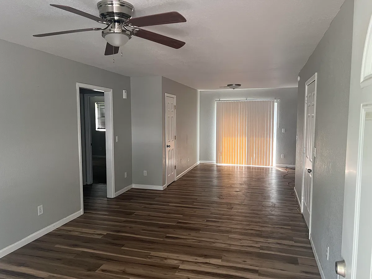 Building Photo - 802 Wolf Dr