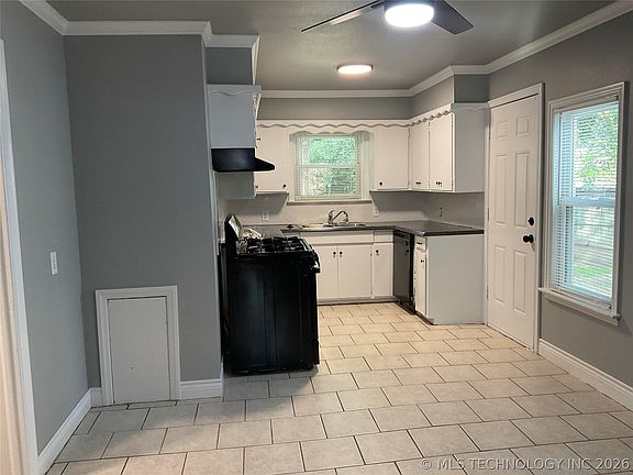 3rd image of 404 S Urbana Ave