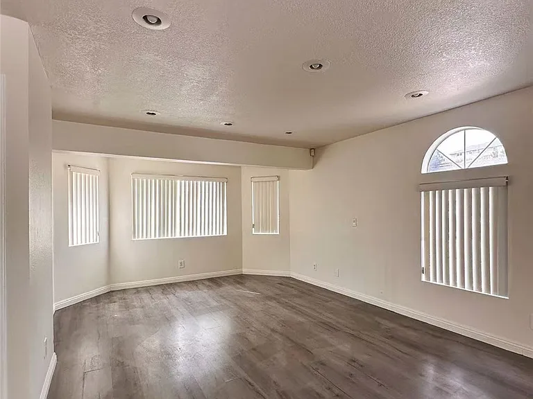 402 Bregante Dr — Photo 7